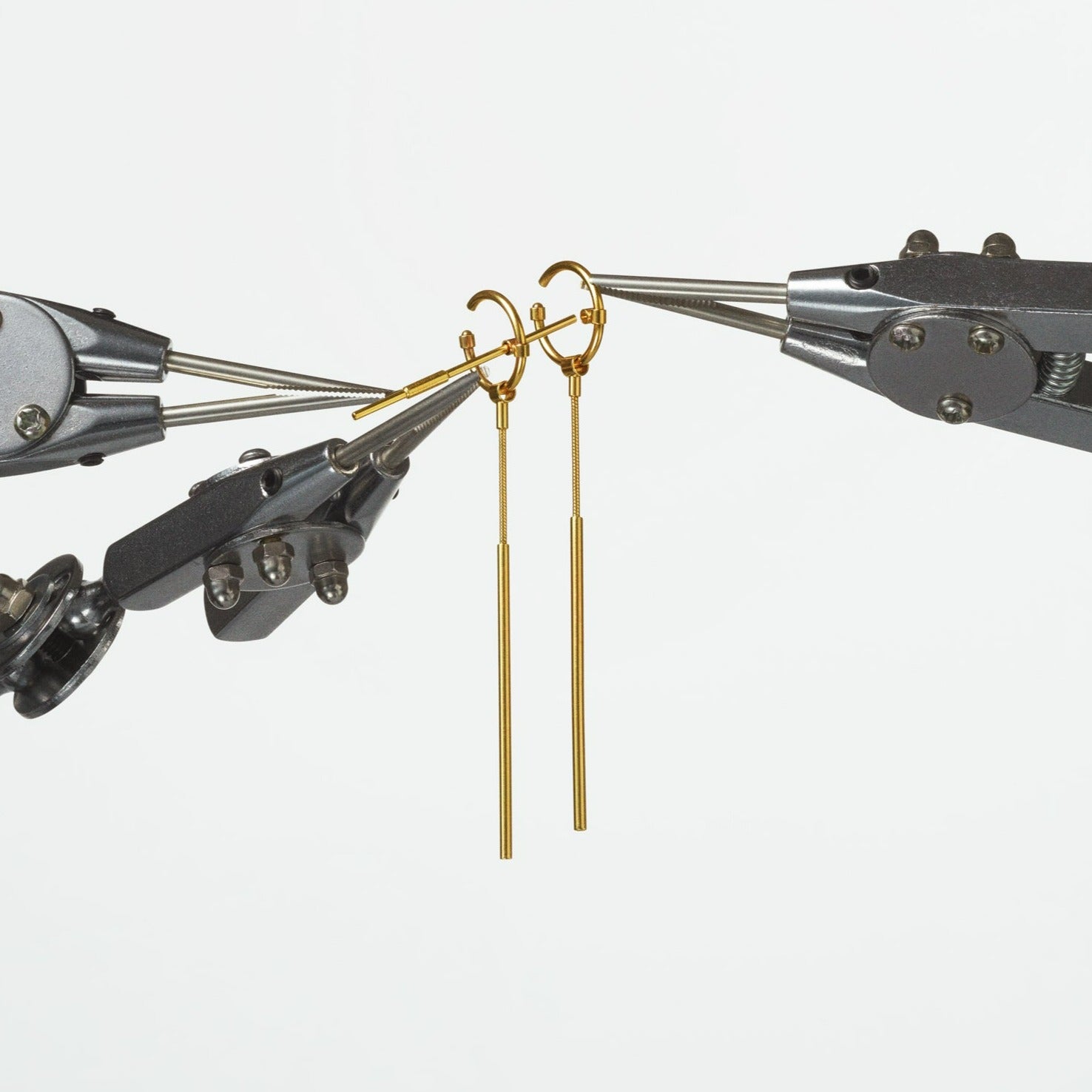 Ari earrings set in gold