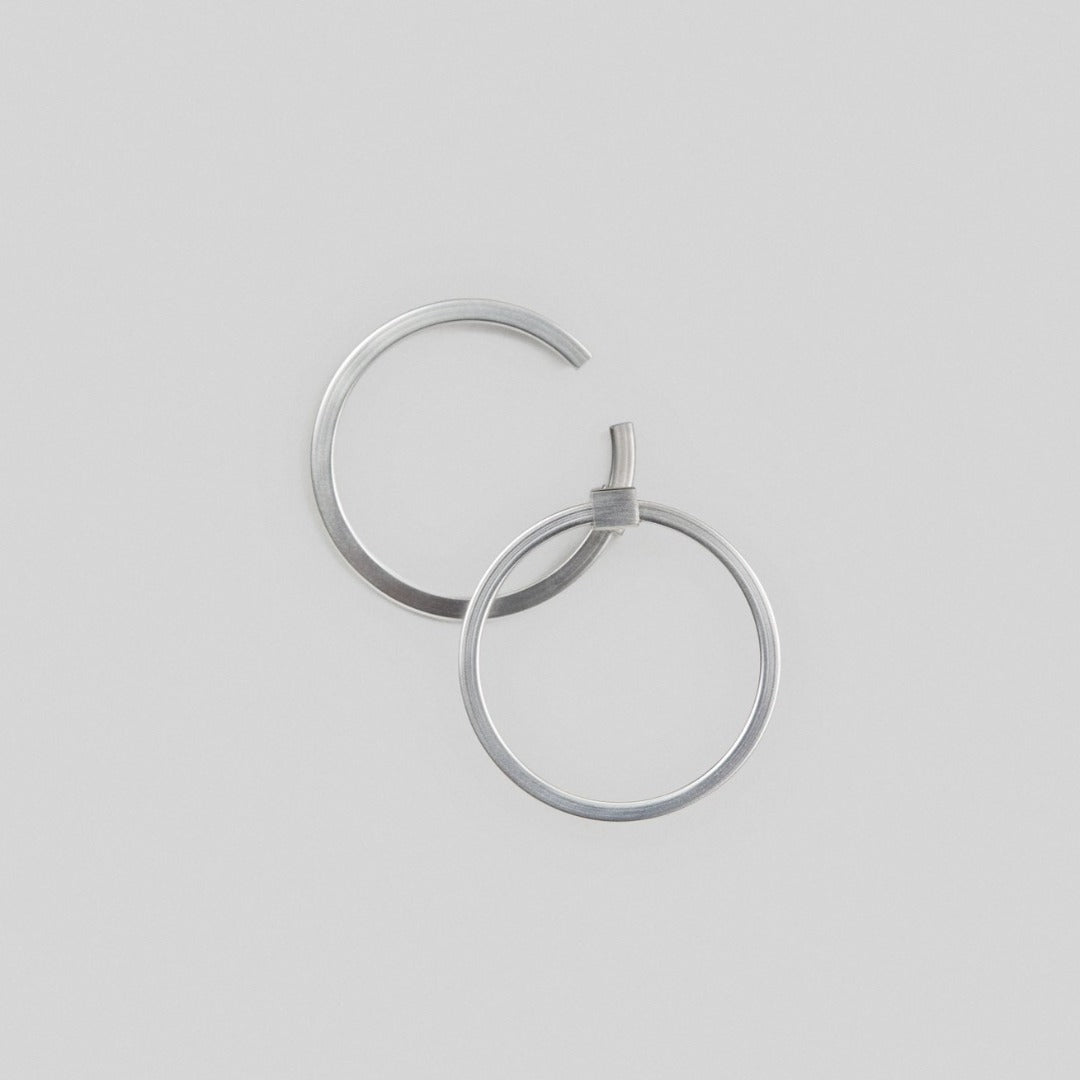 C line single cuff earring