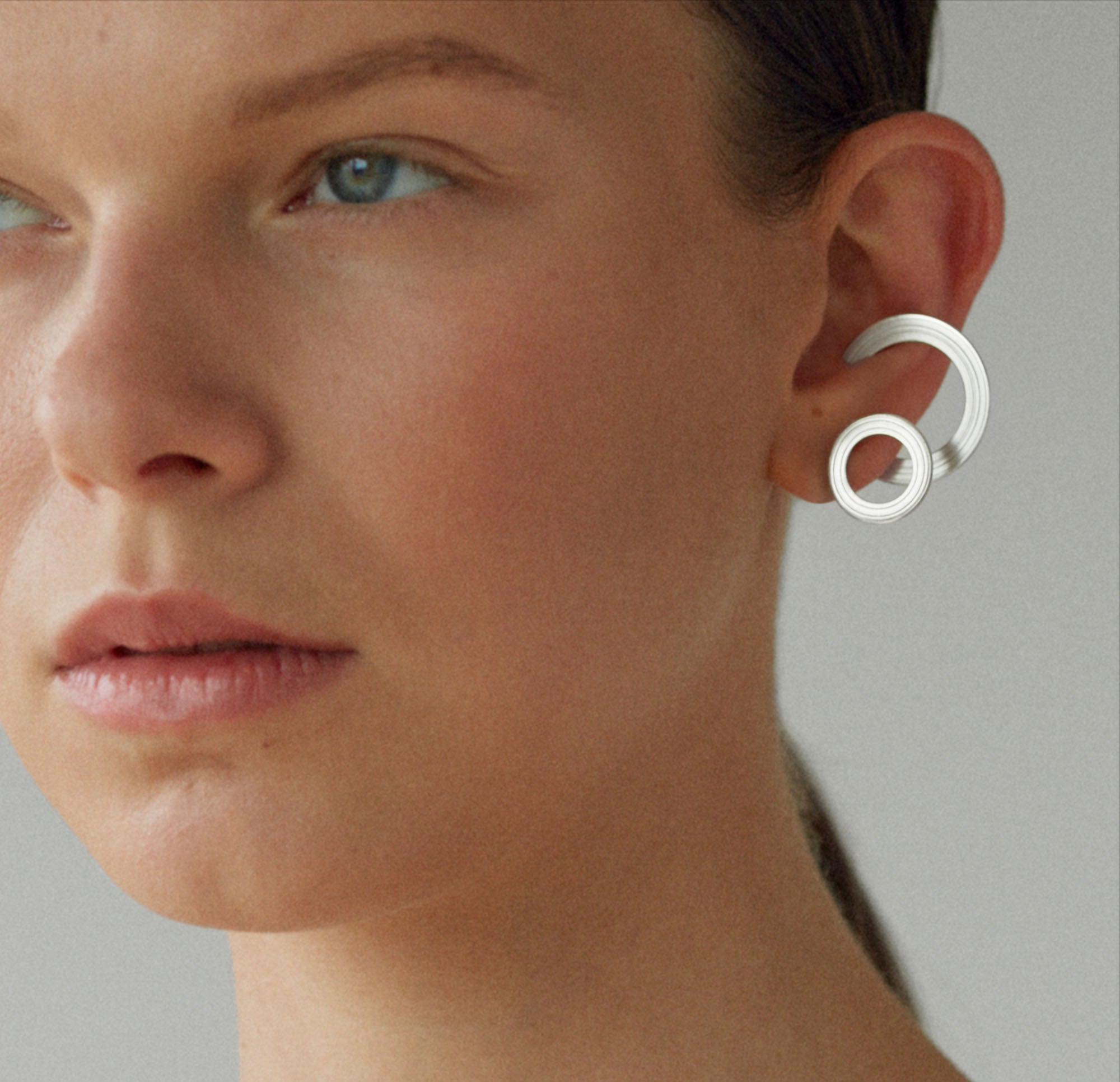 C line ORBIT back cuff closure