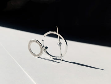 PEARLINE C-line closure earring